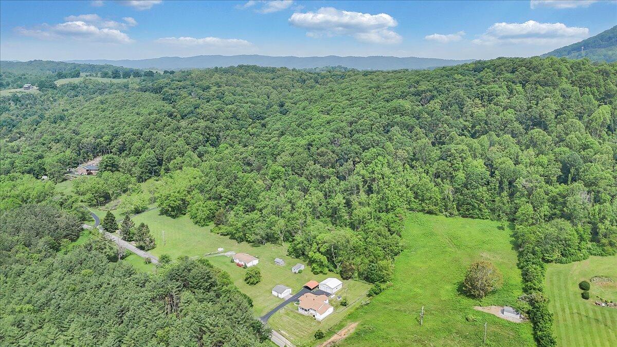 6715 Blacksburg RD