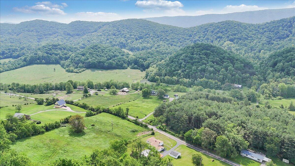 6715 Blacksburg RD