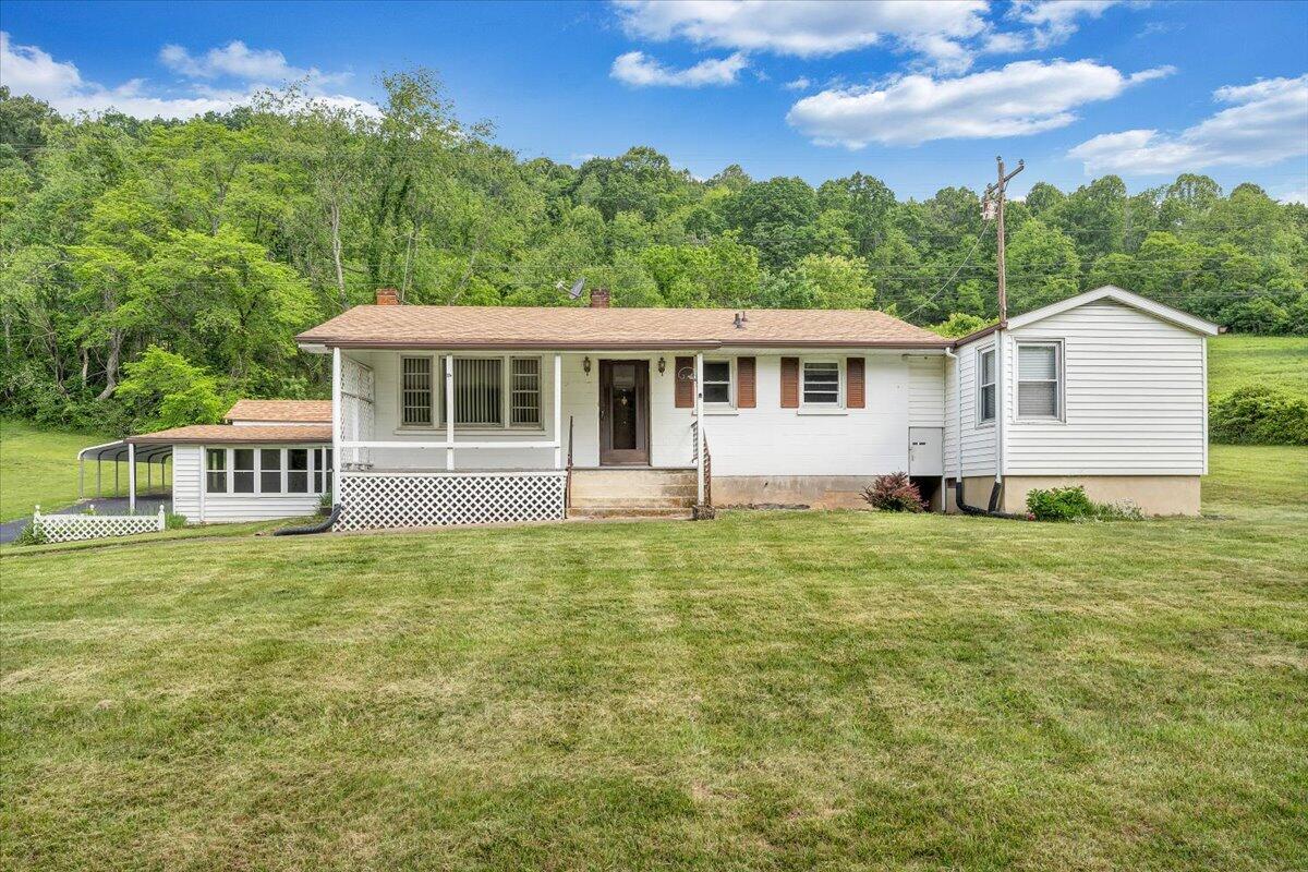 6715 Blacksburg RD