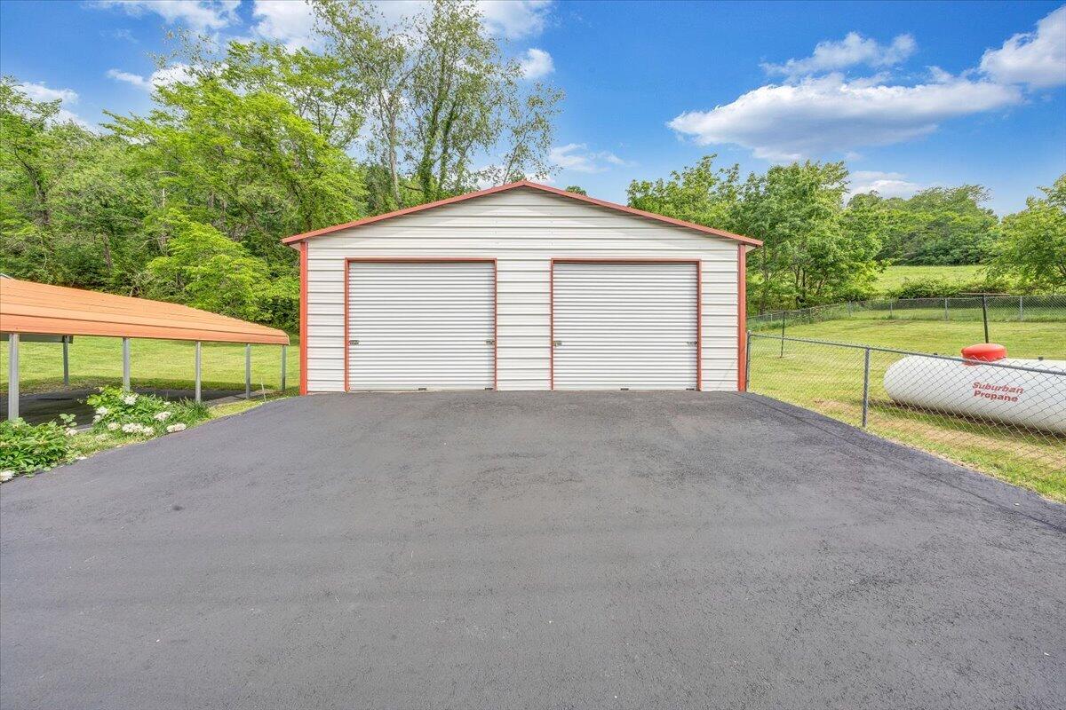 6715 Blacksburg RD