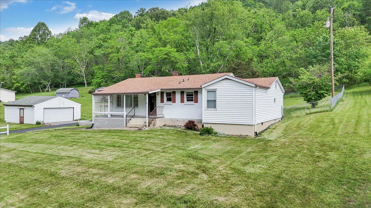 6715 Blacksburg RD