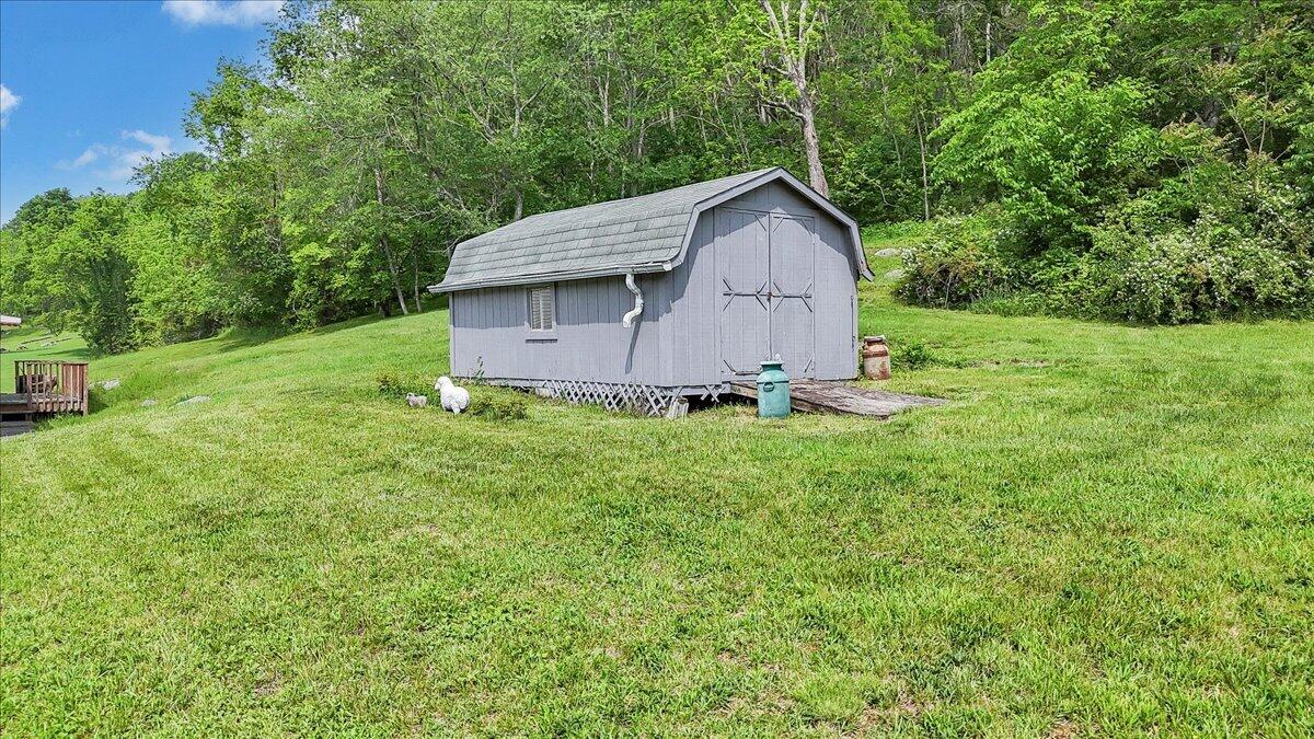 6715 Blacksburg RD