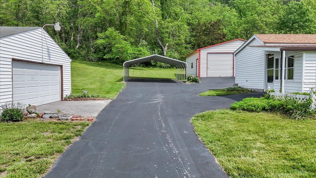6715 Blacksburg RD