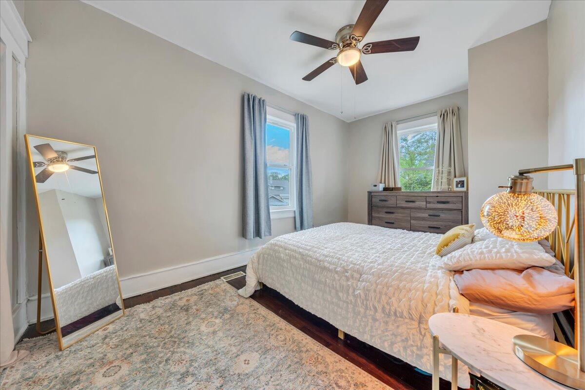 1915 Denniston AVE SW