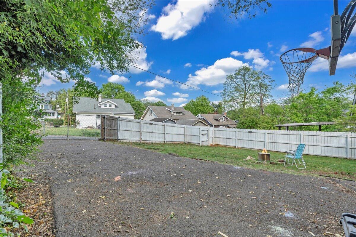 1915 Denniston AVE SW