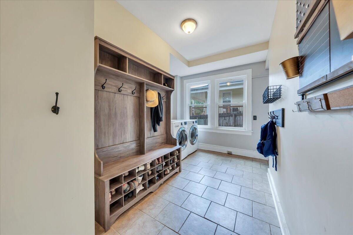 1915 Denniston AVE SW