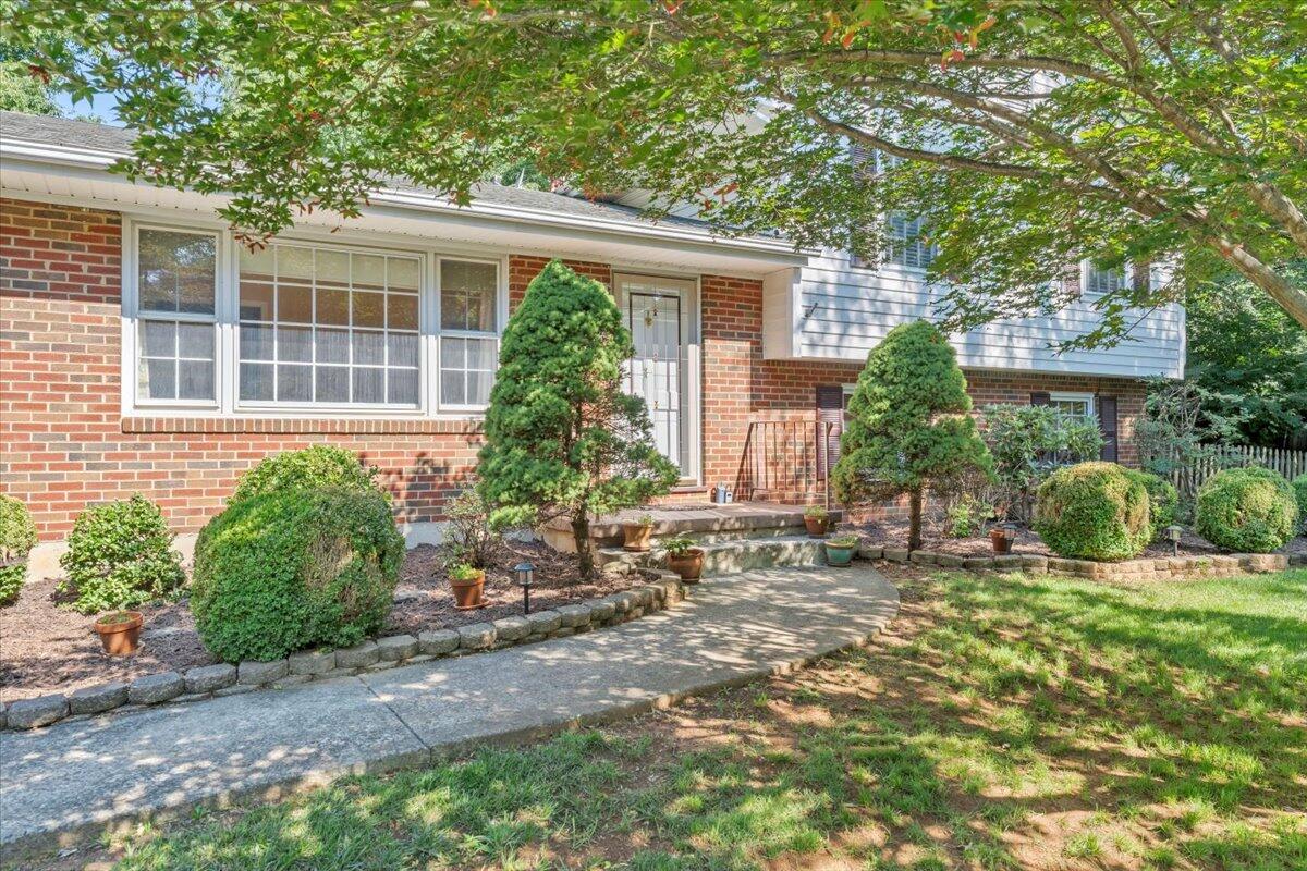 3403 Greencliff RD