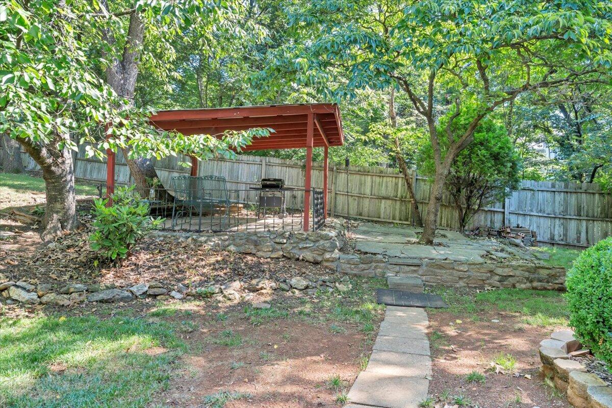 3403 Greencliff RD