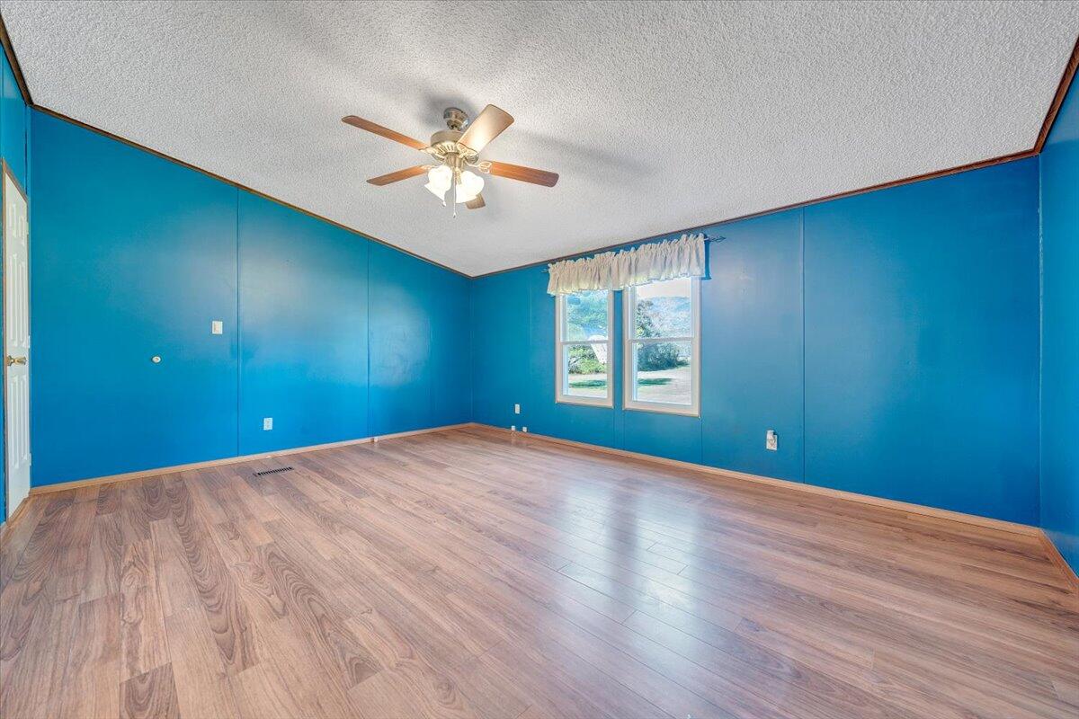 78 Barger Farm LN