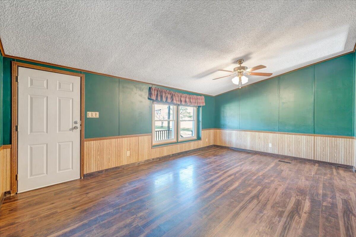 78 Barger Farm LN