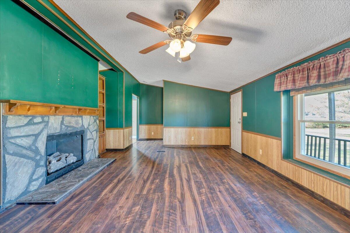 78 Barger Farm LN