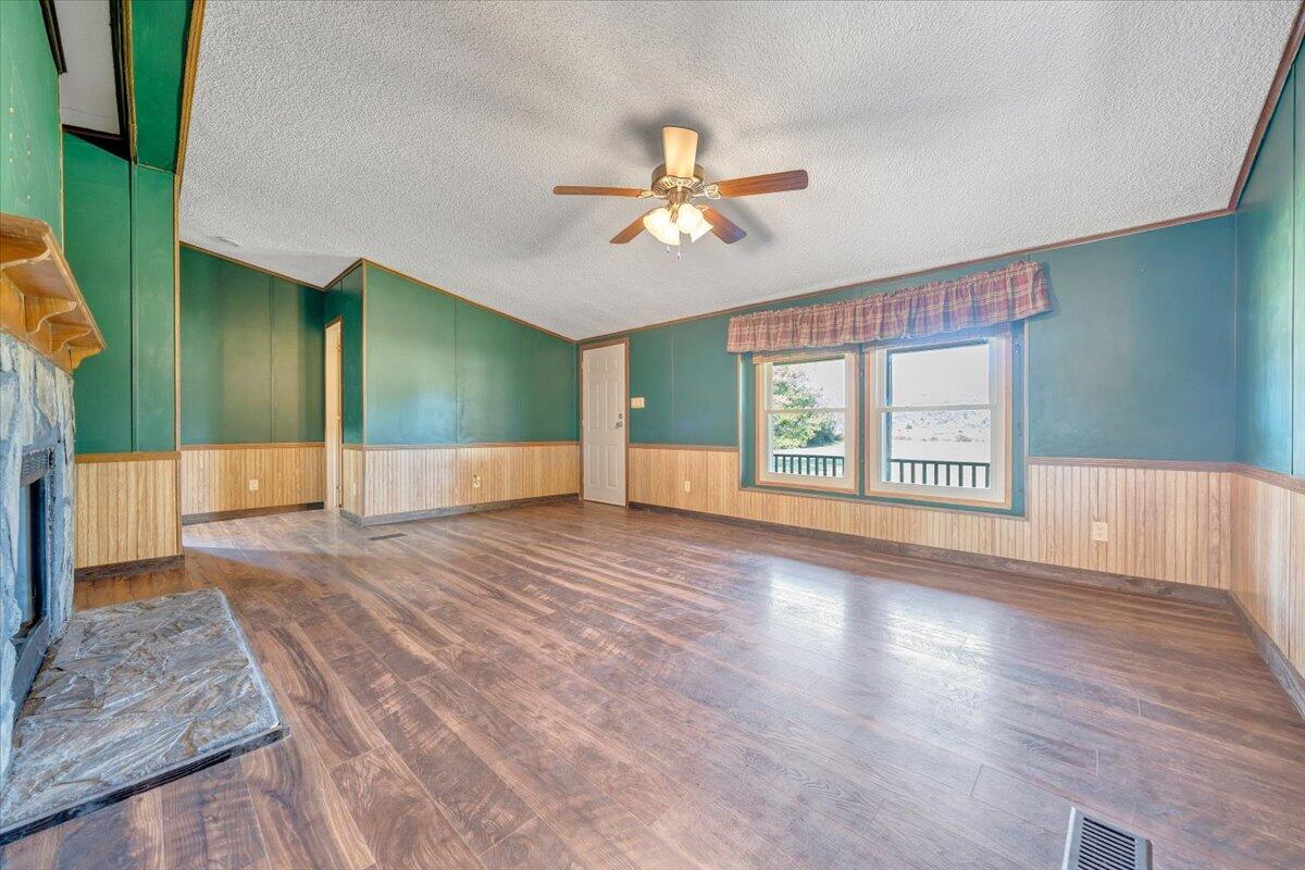 78 Barger Farm LN