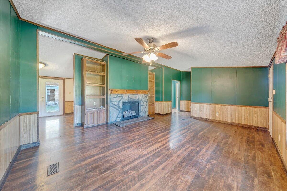 78 Barger Farm LN