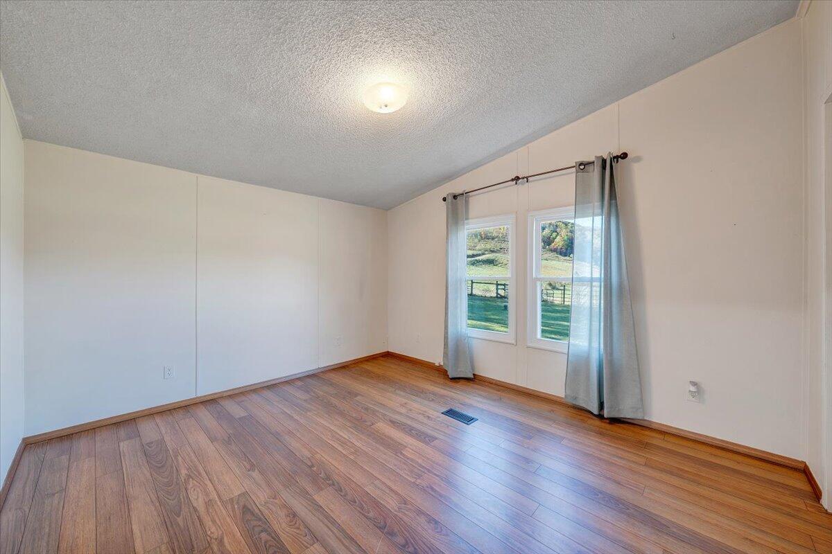 78 Barger Farm LN