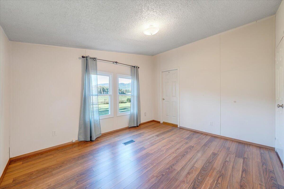 78 Barger Farm LN
