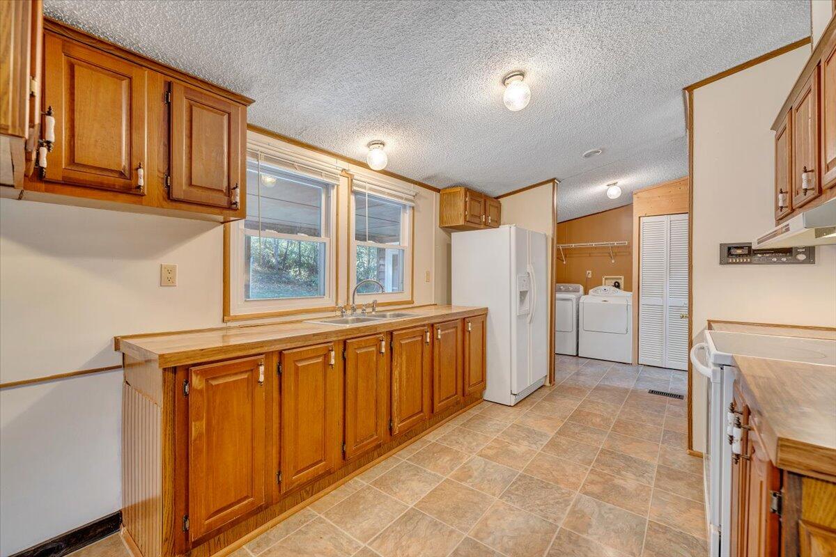 78 Barger Farm LN