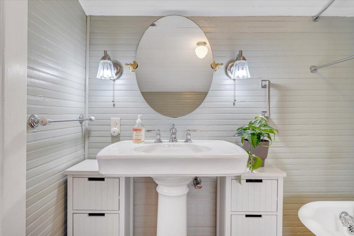 7758 Old Fincastle RD