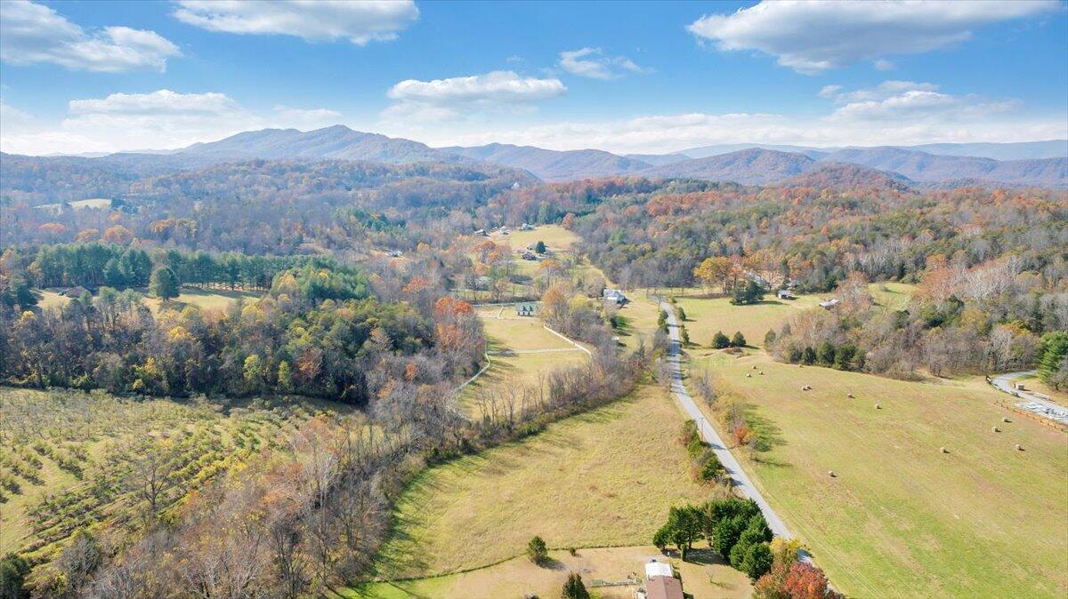 7758 Old Fincastle RD