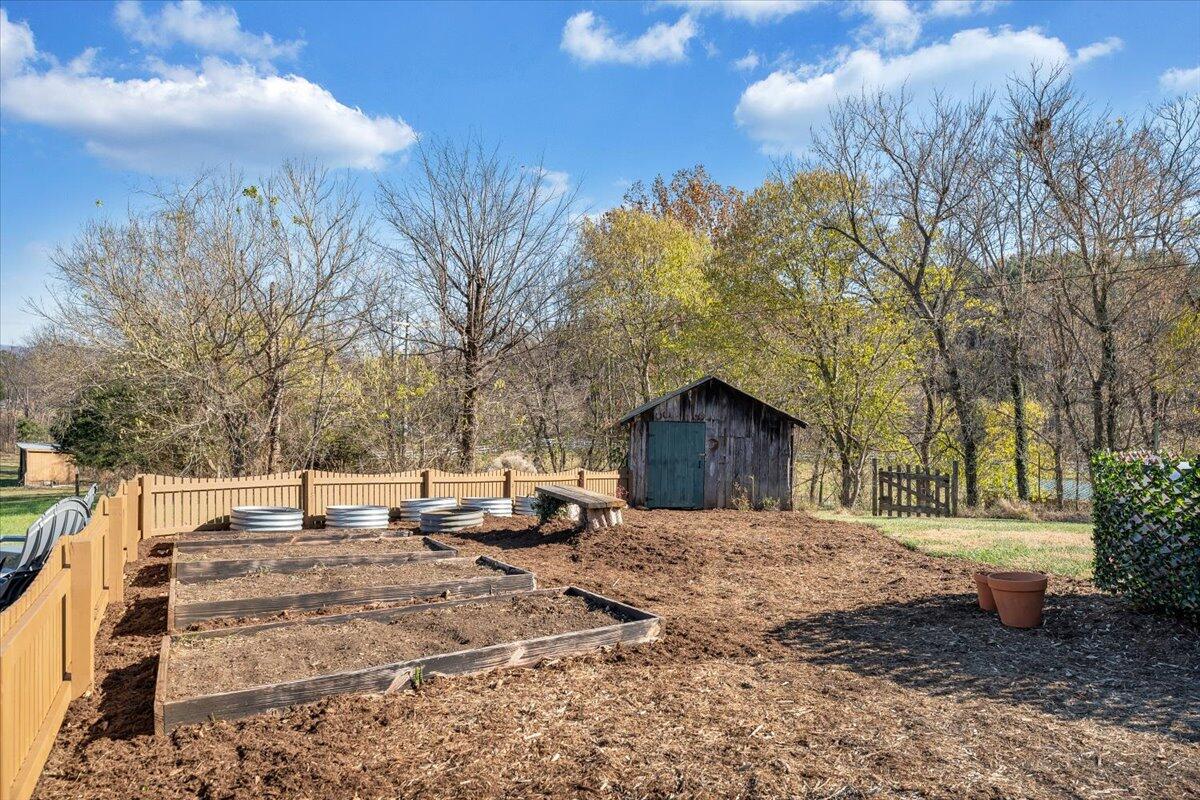 7758 Old Fincastle RD