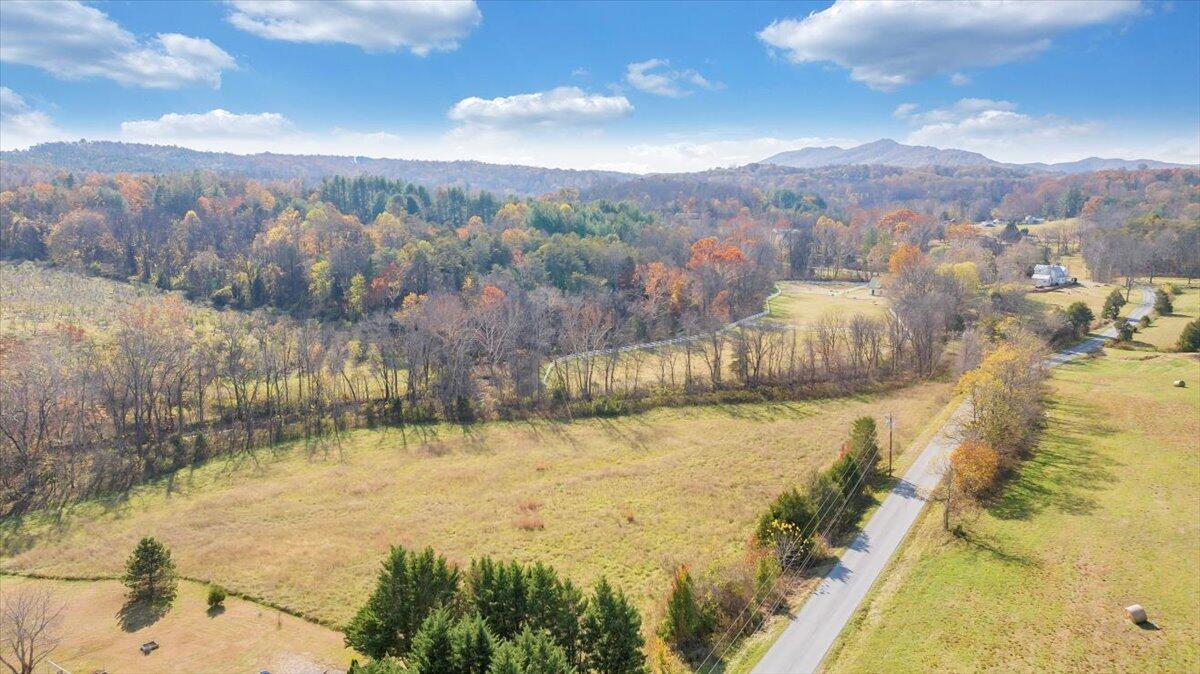 7758 Old Fincastle RD