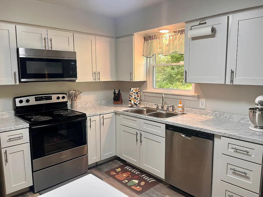 3601 Rolling Hill AVE NW