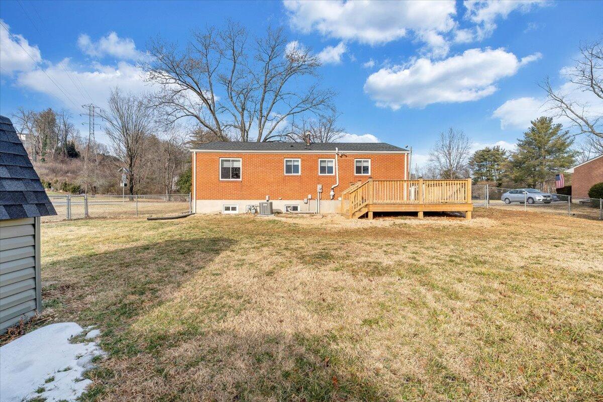 3804 Meadowlark RD
