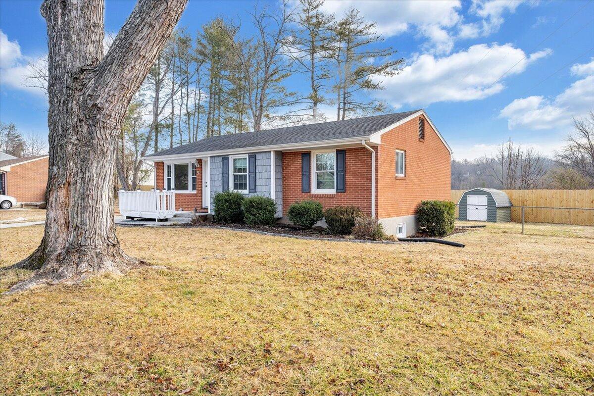 3804 Meadowlark RD
