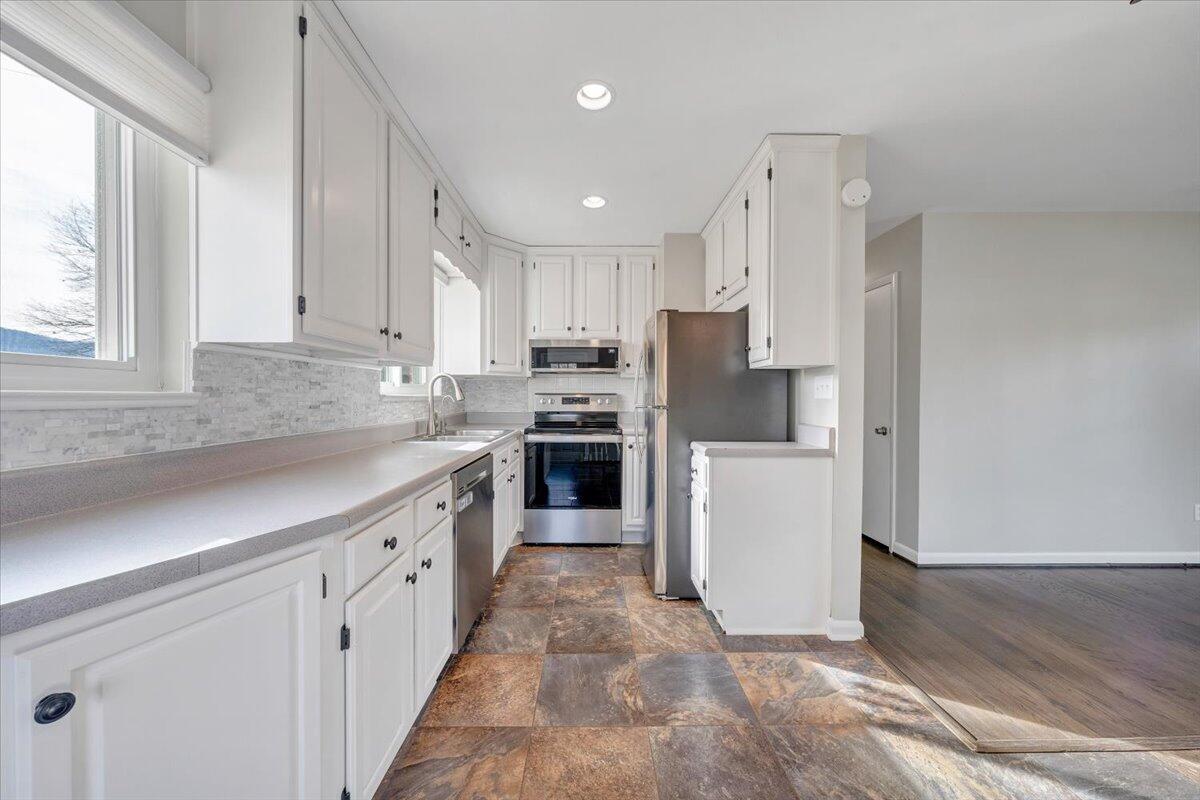 3804 Meadowlark RD