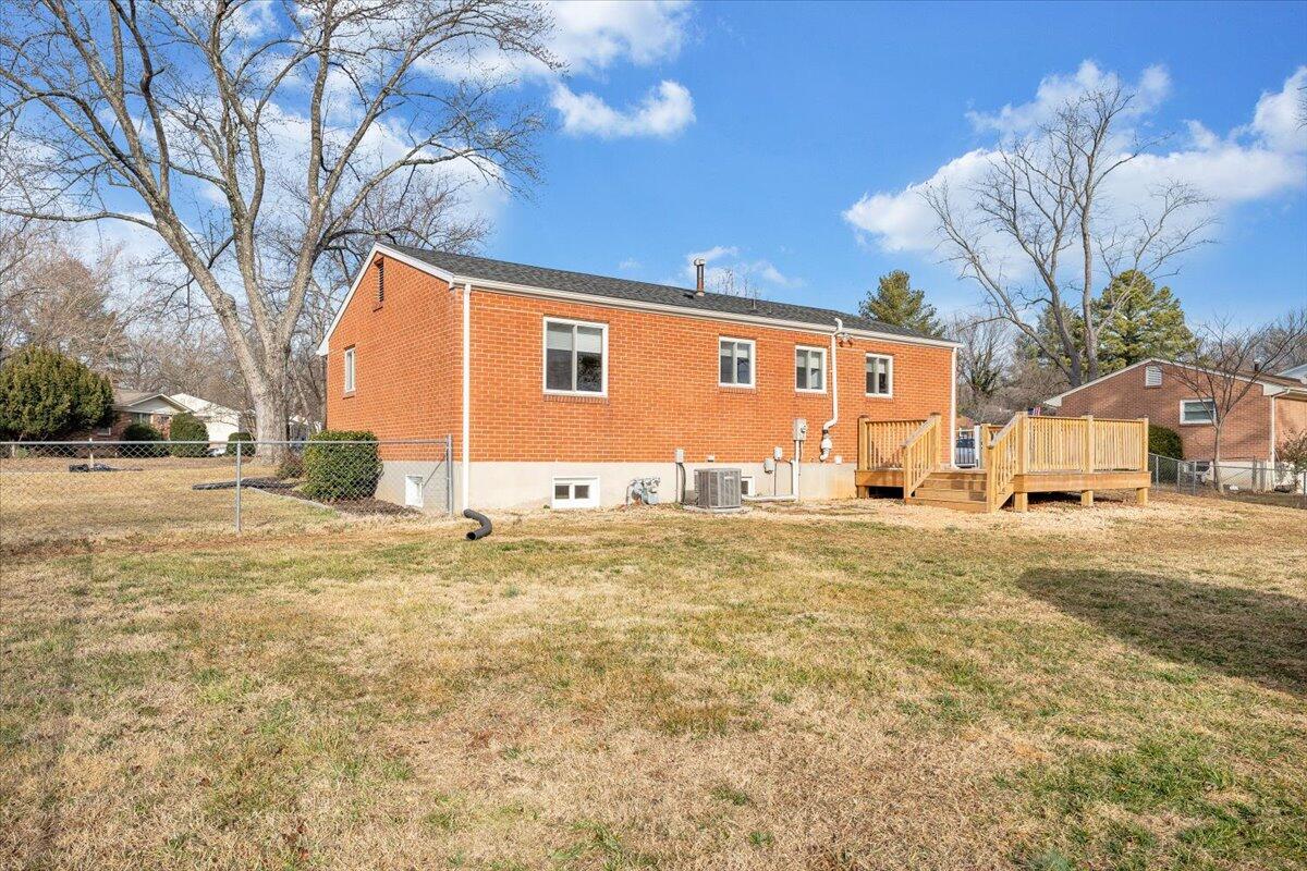 3804 Meadowlark RD