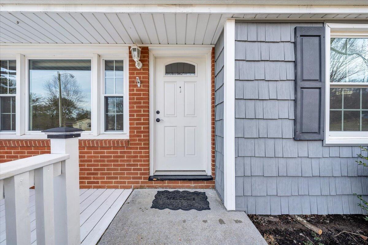 3804 Meadowlark RD