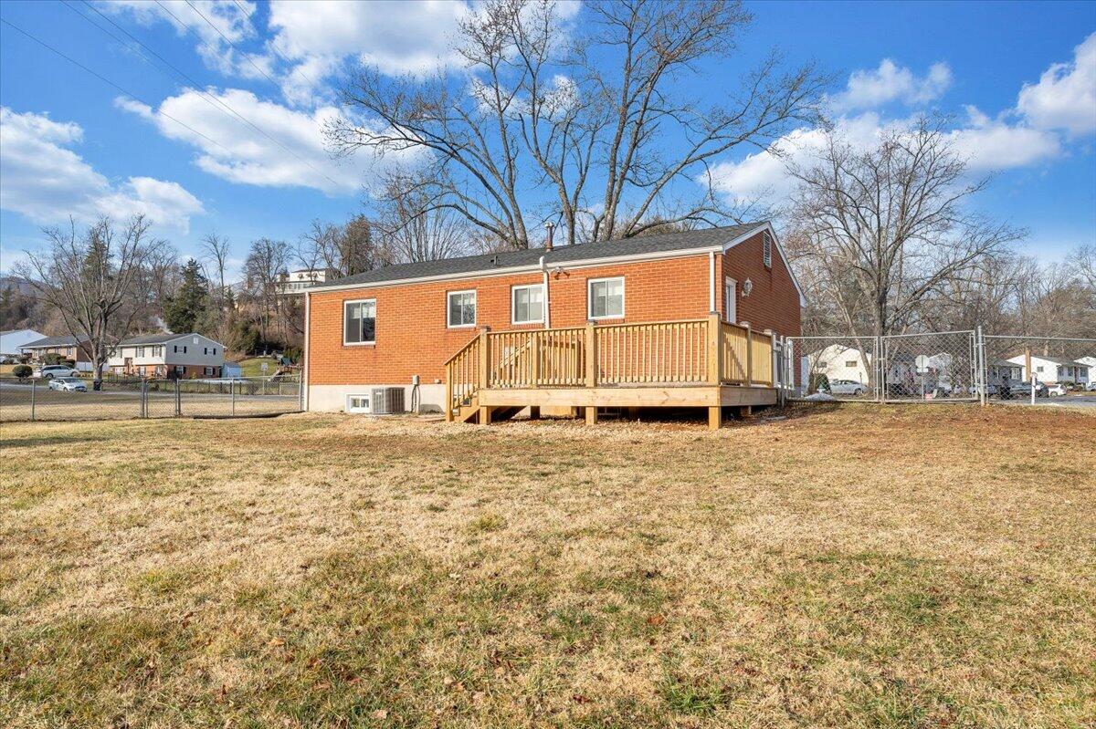 3804 Meadowlark RD