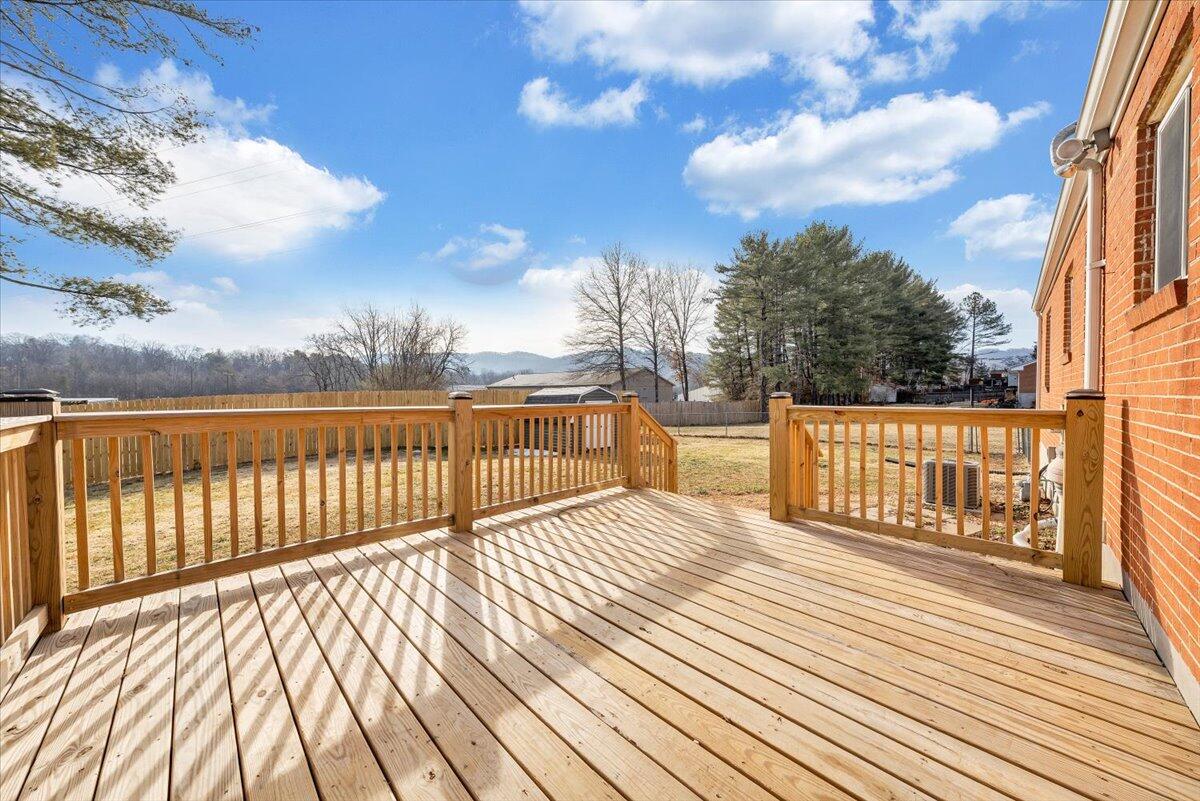 3804 Meadowlark RD