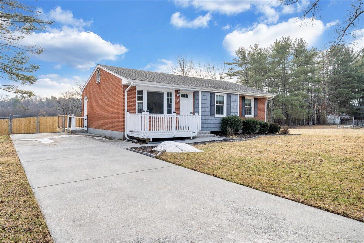 3804 Meadowlark RD