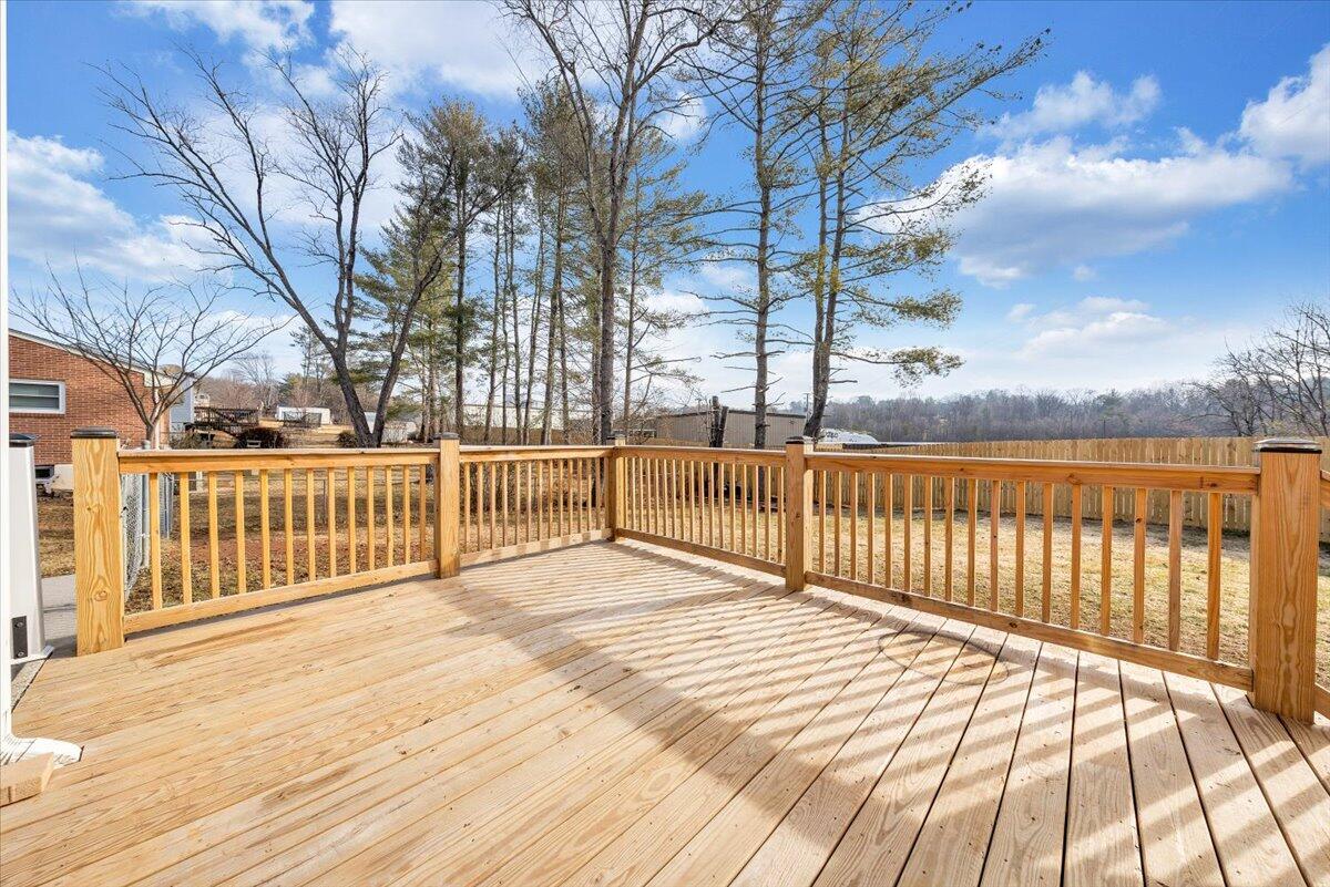 3804 Meadowlark RD