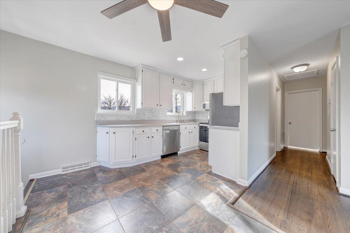 3804 Meadowlark RD