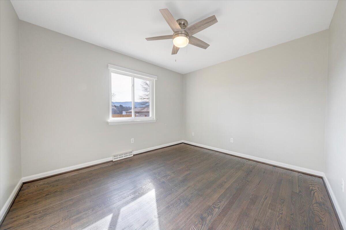 3804 Meadowlark RD