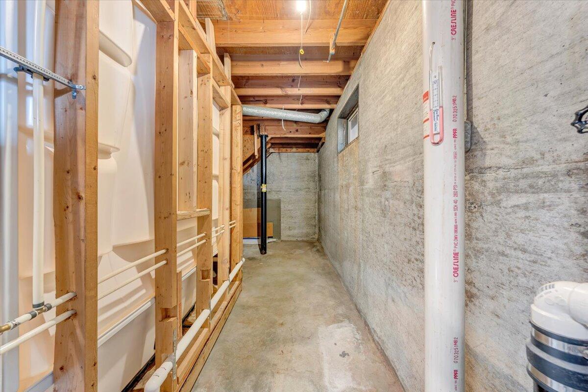 3804 Meadowlark RD