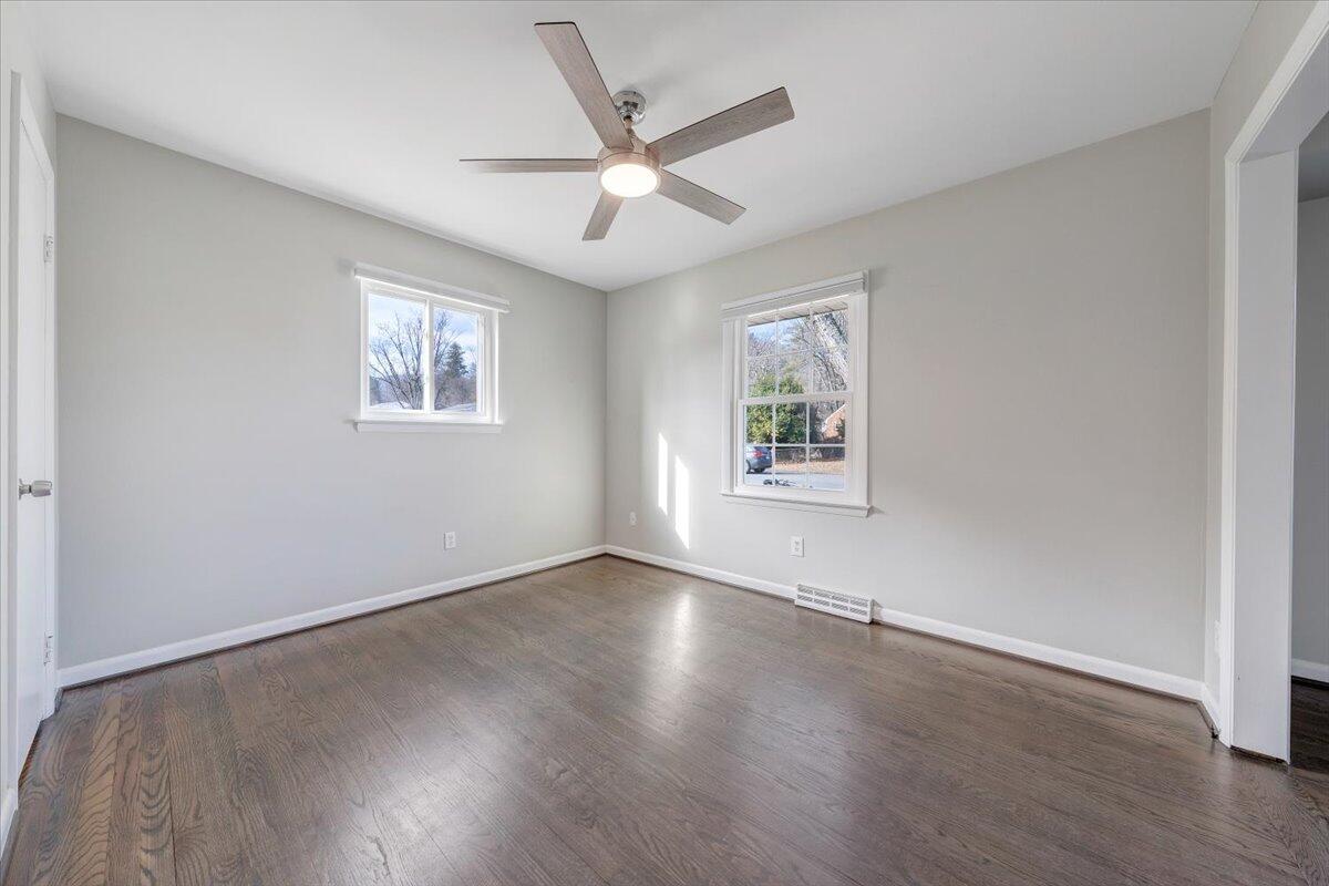 3804 Meadowlark RD