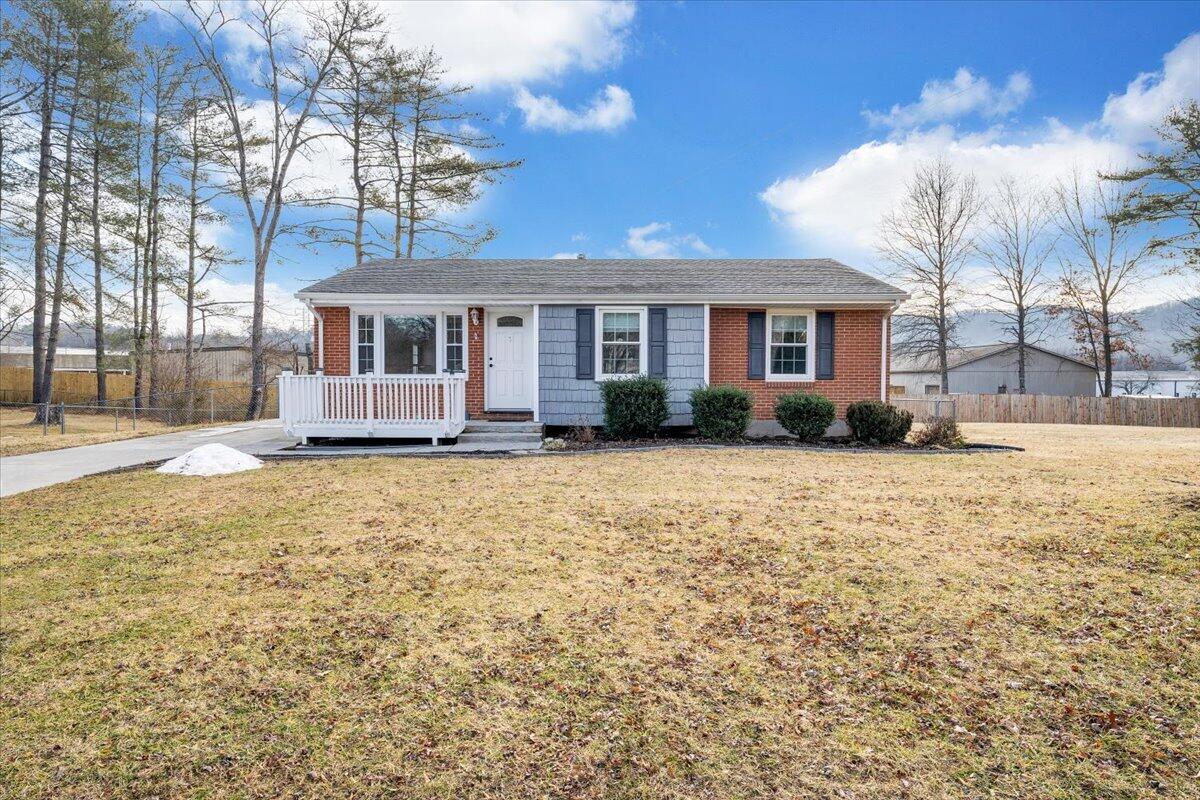 3804 Meadowlark RD