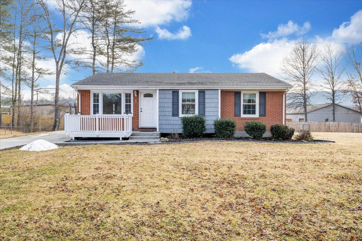 3804 Meadowlark RD