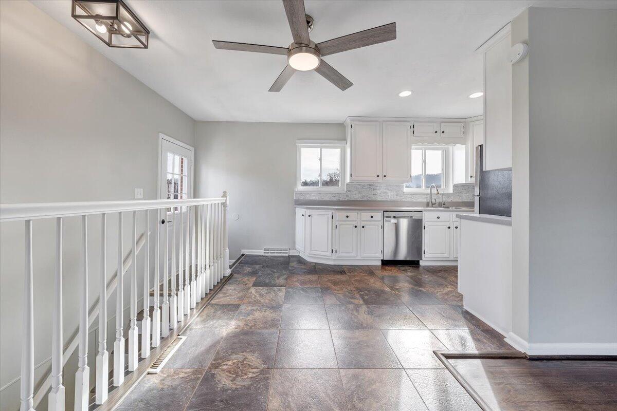 3804 Meadowlark RD