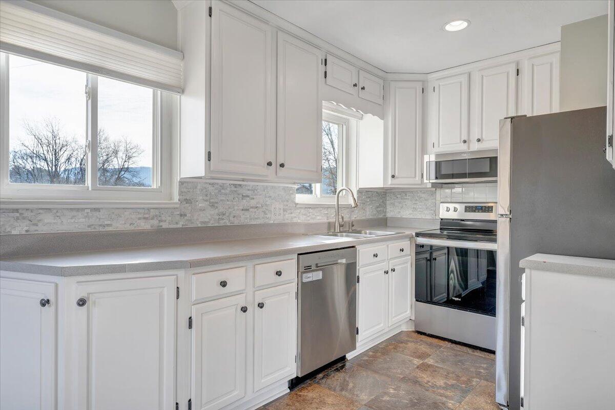 3804 Meadowlark RD