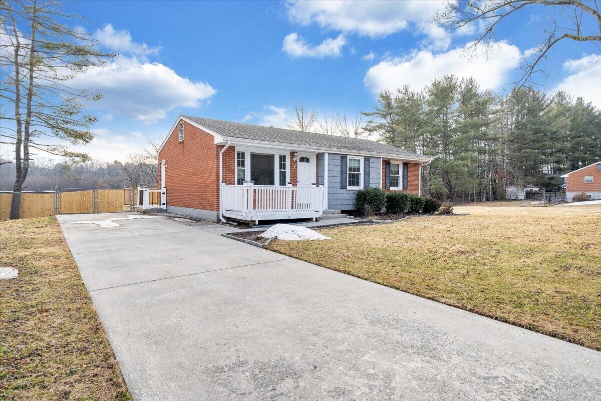 3804 Meadowlark RD