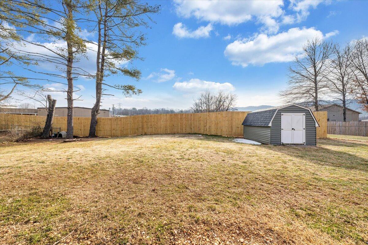 3804 Meadowlark RD