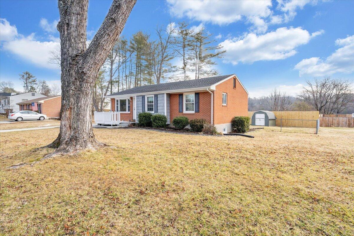 3804 Meadowlark RD