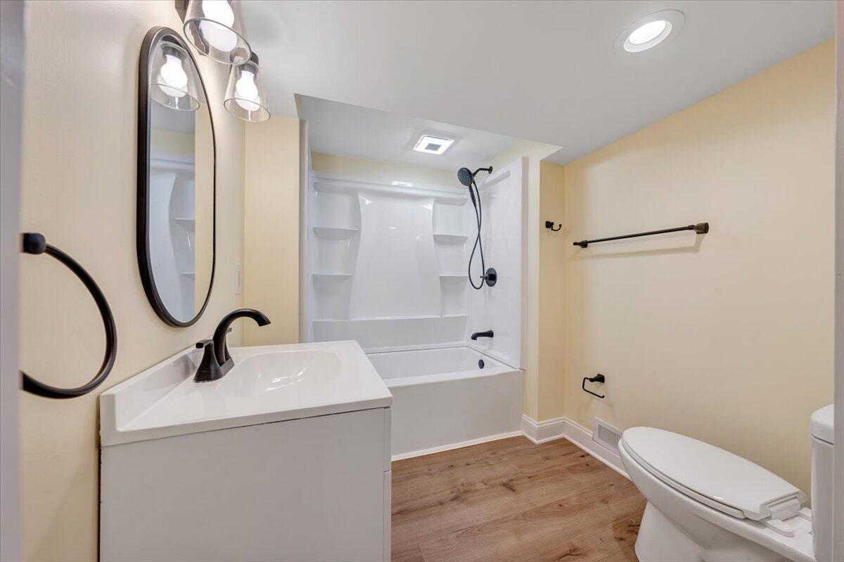 3804 Meadowlark RD