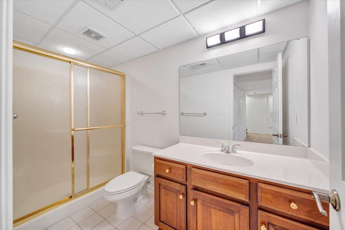 302 Ivy LN