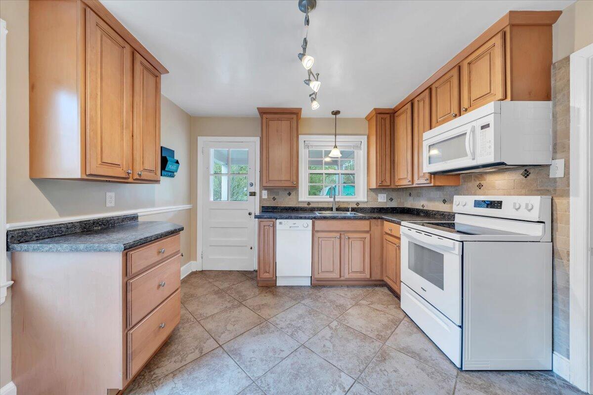2316 Fairway DR SW