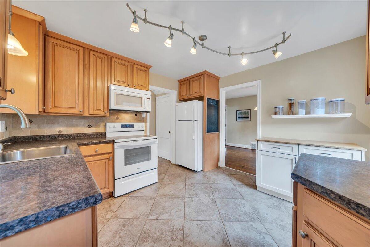 2316 Fairway DR SW
