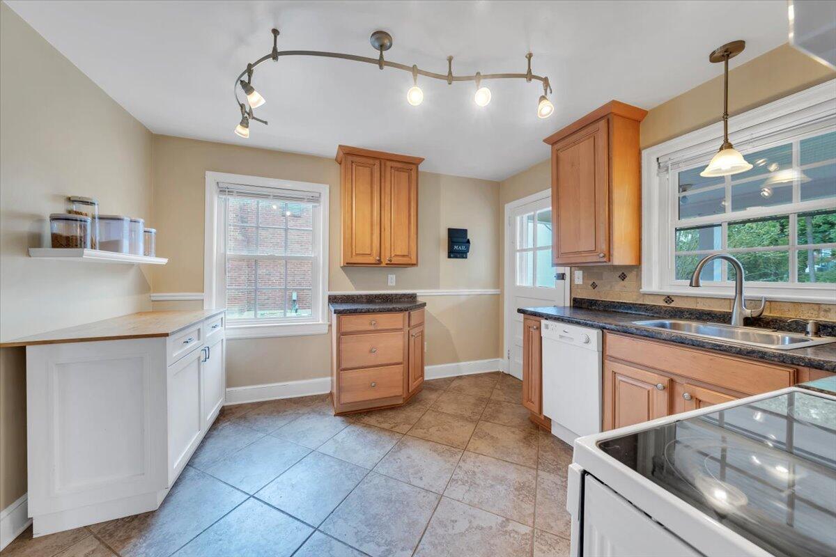 2316 Fairway DR SW